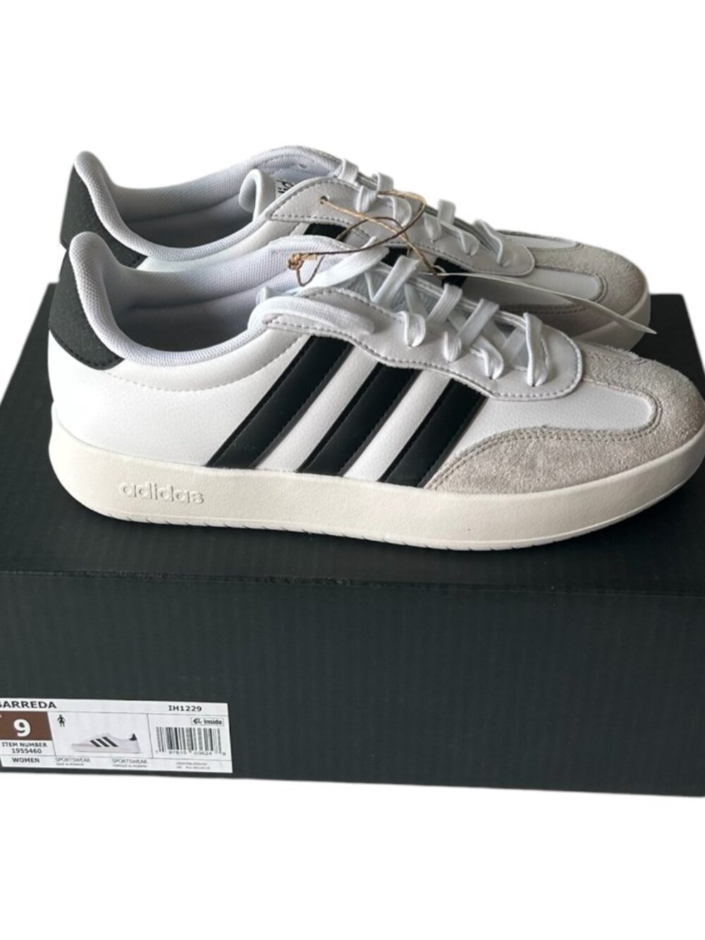 Adidas Women's Barreda Shoe White Size 9 - Picture 2 of 8